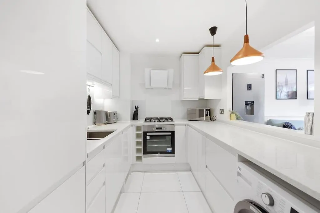 3-Bedroom Apartment Short Term Rental & Flexible Renting Limehouse With Free Wifi & Free Parking London United Kingdom