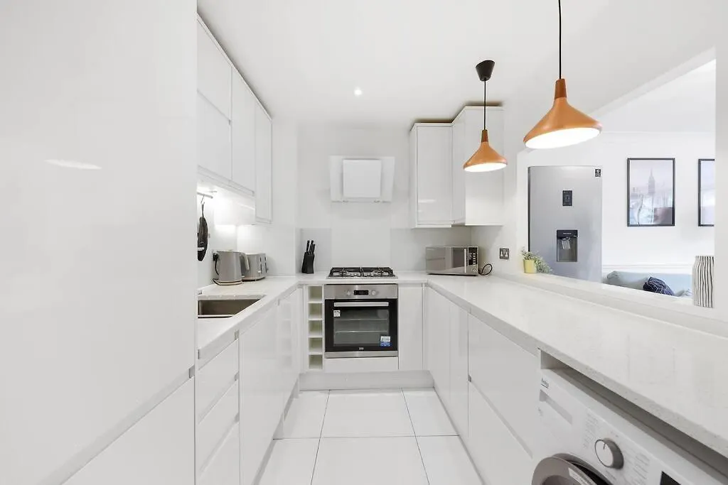 3-Bedroom Apartment Short Term Rental & Flexible Renting Limehouse With Free Wifi & Free Parking London United Kingdom