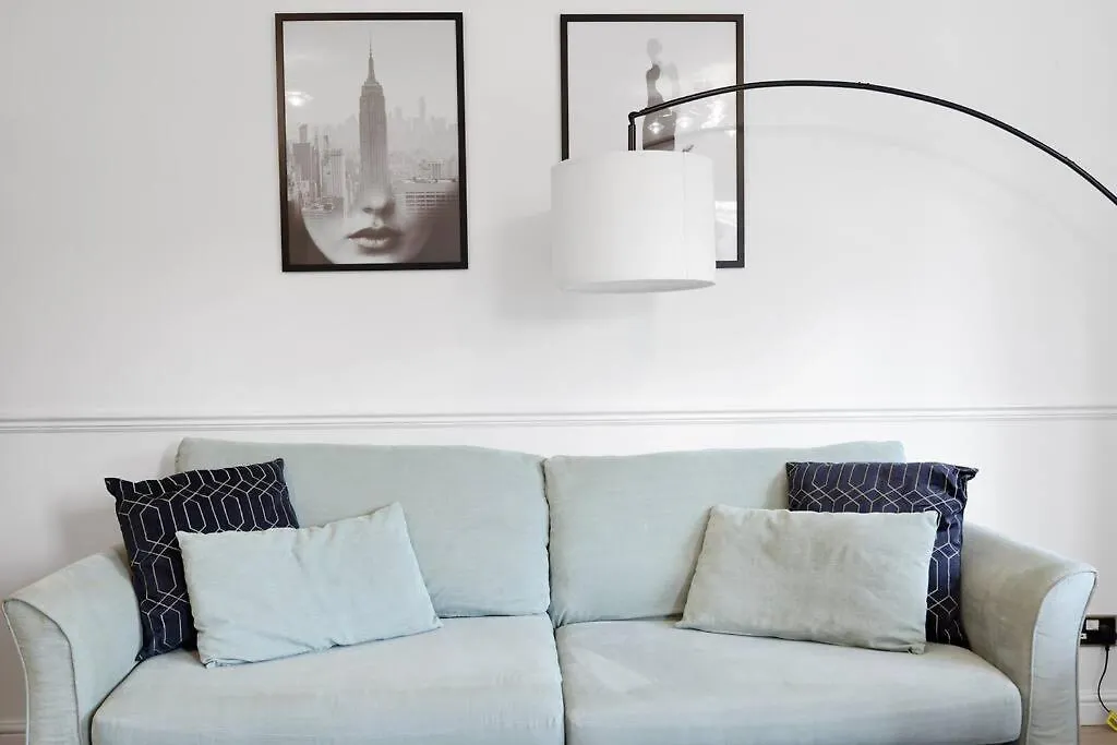 3-Bedroom Apartment Short Term Rental & Flexible Renting Limehouse With Free Wifi & Free Parking London 0*,  United Kingdom