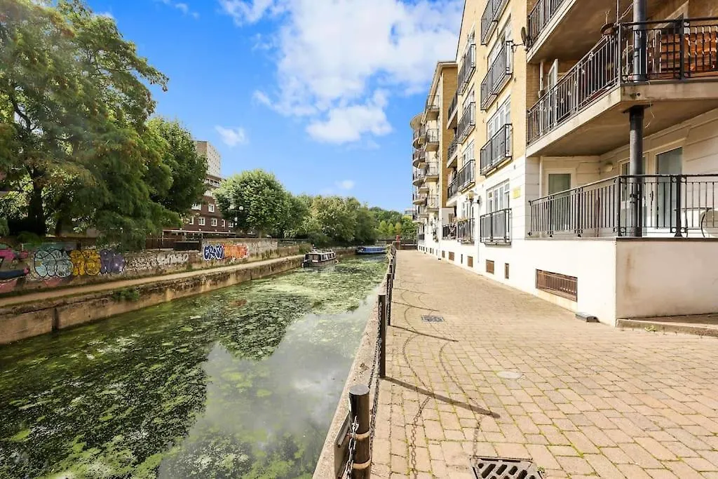 3-Bedroom Apartment Short Term Rental & Flexible Renting Limehouse With Free Wifi & Free Parking London United Kingdom