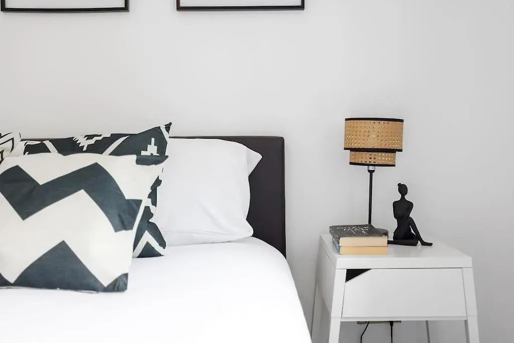 3-Bedroom Apartment Short Term Rental & Flexible Renting Limehouse With Free Wifi & Free Parking London 0*,